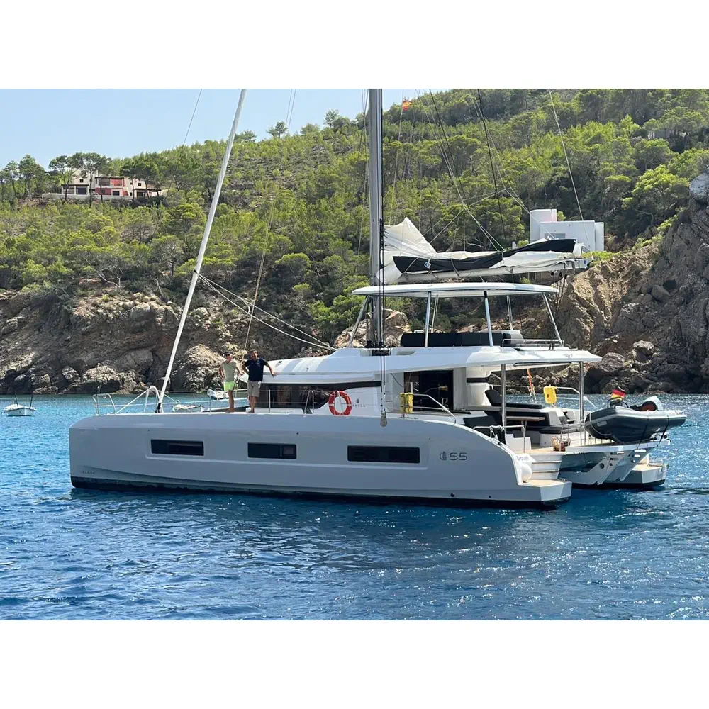 https://dsmkaagprkqin.cloudfront.net/images/lagoon/catamaran/lagoon-55/4306538440000104666-1746785620594567712-slow-down-1000x1000.webp