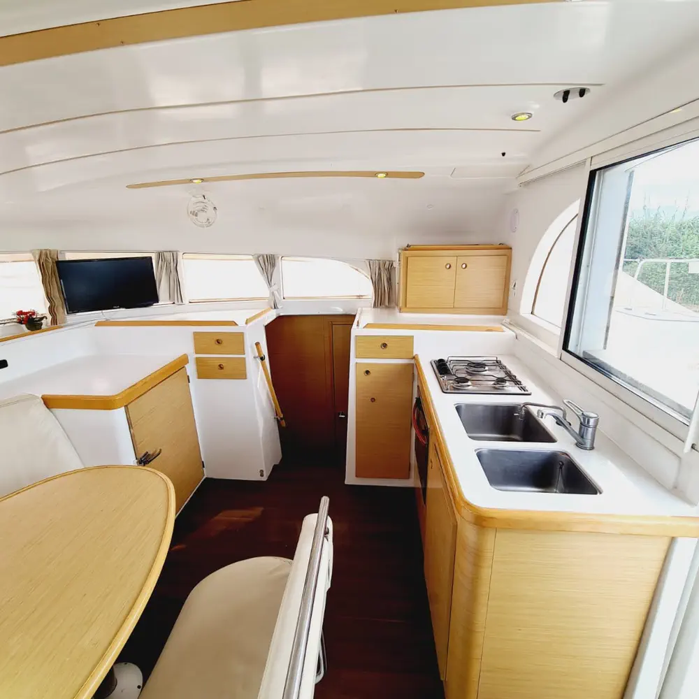 Oh Darling | NEW engines, electric winch, solar panel 6