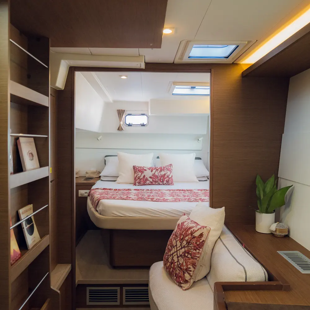 Sail La Vie 24