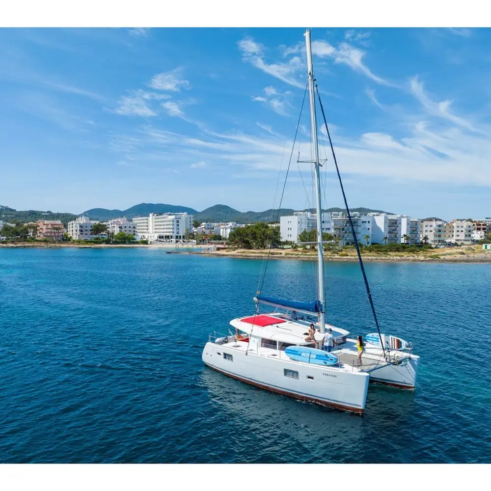 Main image of catamaran, Lagoon 400 Nusa