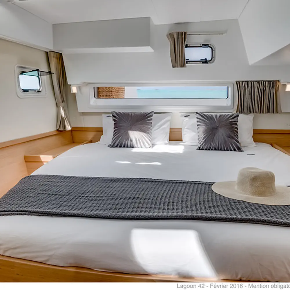 Sunsail Lagoon 424 Classic 2