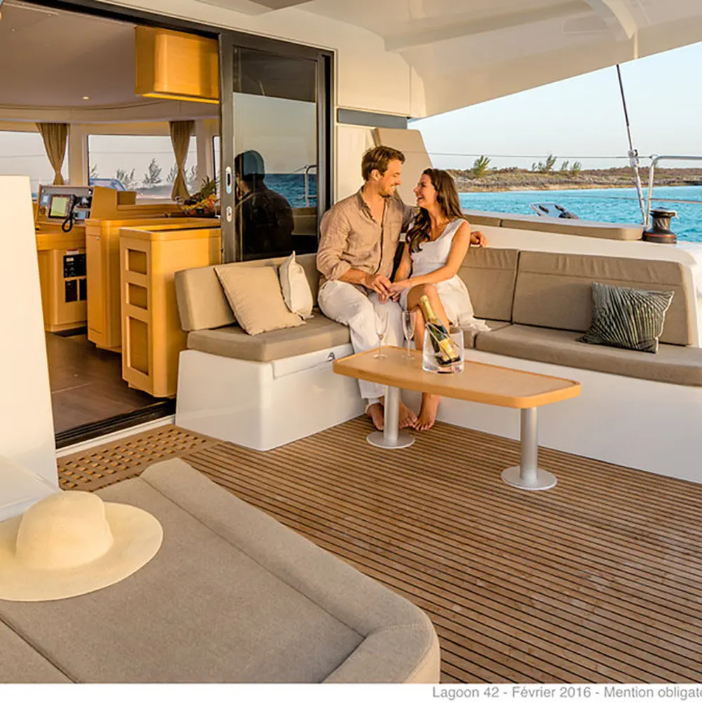 Sunsail Lagoon 424 Classic 3