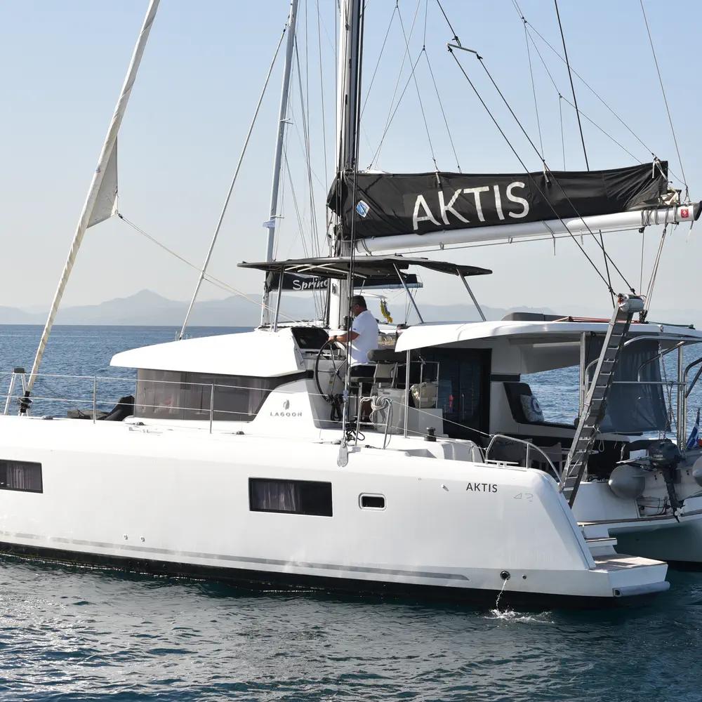 AKTIS (air condition, generator, watermaker) 11
