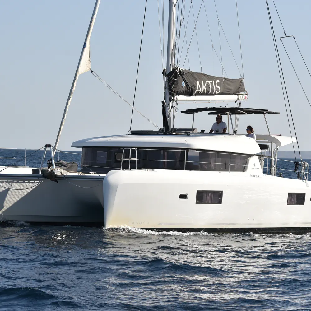 AKTIS (air condition, generator, watermaker) 18