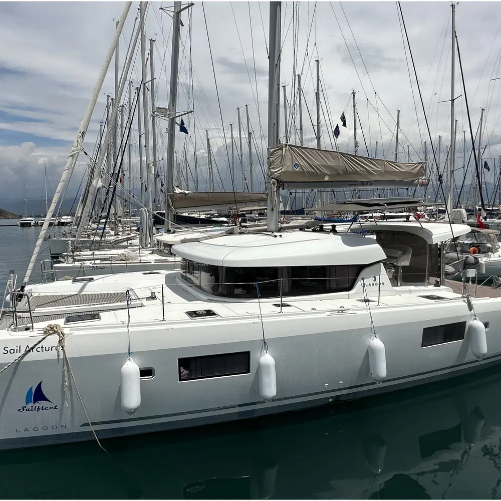 Sail Arcturus 16