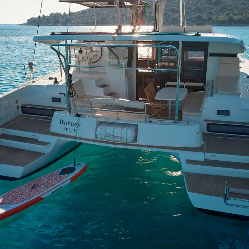 Main image of catamaran, Lagoon 42 BARNEY 