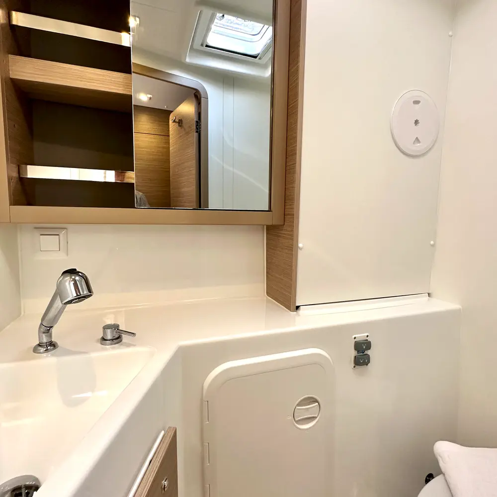 Sail Proteus 8