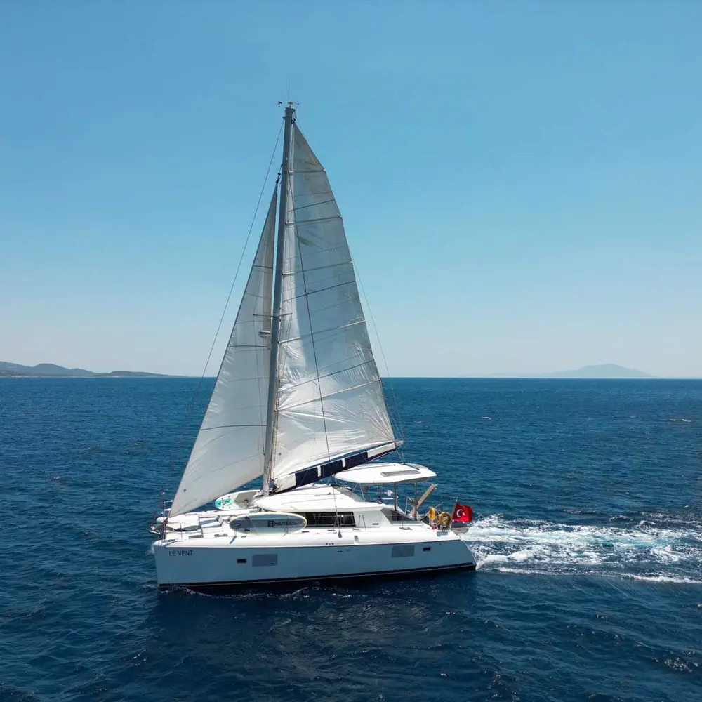 Main image of catamaran, Lagoon 420 LeVent