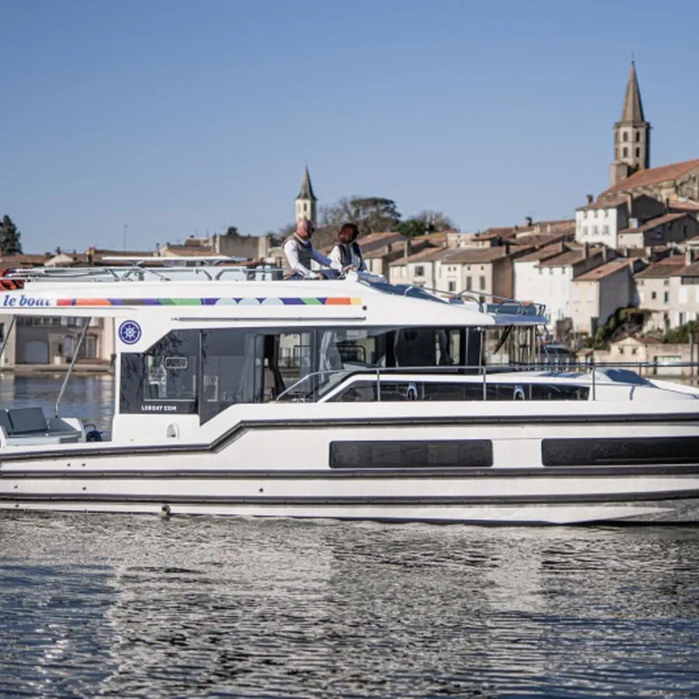 Main image of motor boat, Liberty Liberty - Luxury 11