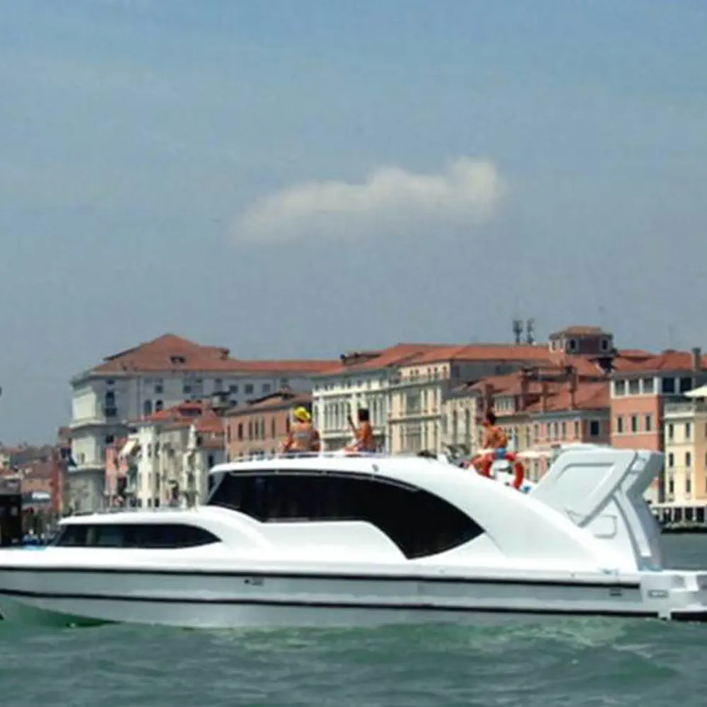https://dsmkaagprkqin.cloudfront.net/images/le-boat/minuetto-6/motor-boat/6463328750000102746-1746529245951646582-minuetto-comfort-6-1000x1000.webp
