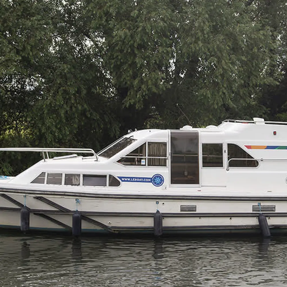 Main image of motor boat, Crusader Crusader - Budget 11