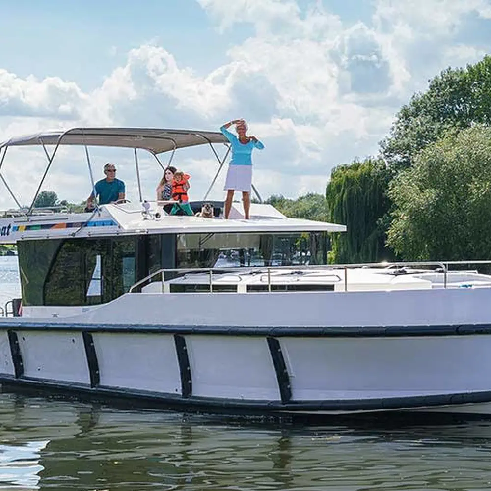Main image of motor boat, Horizon 4 Horizon 4 - Premier 4