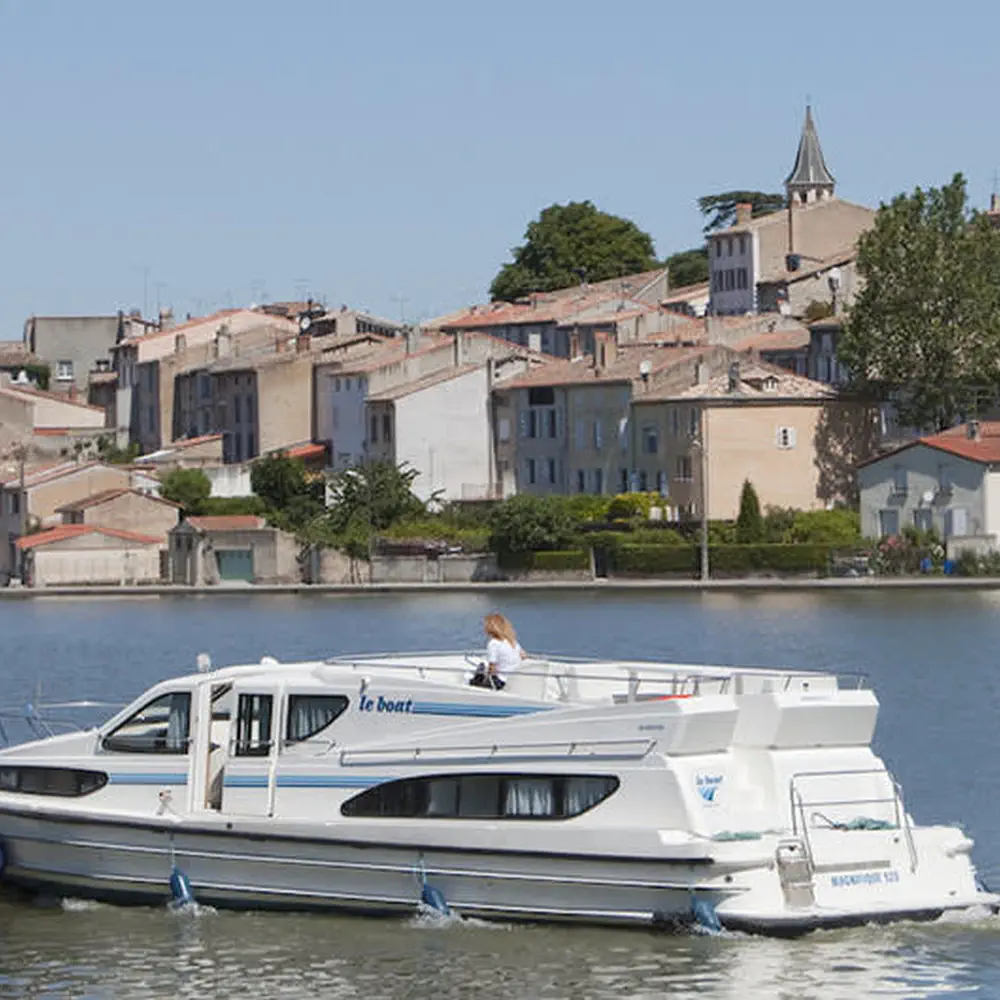 Main image of motor boat, Magnifique Magnifique - Comfort 34