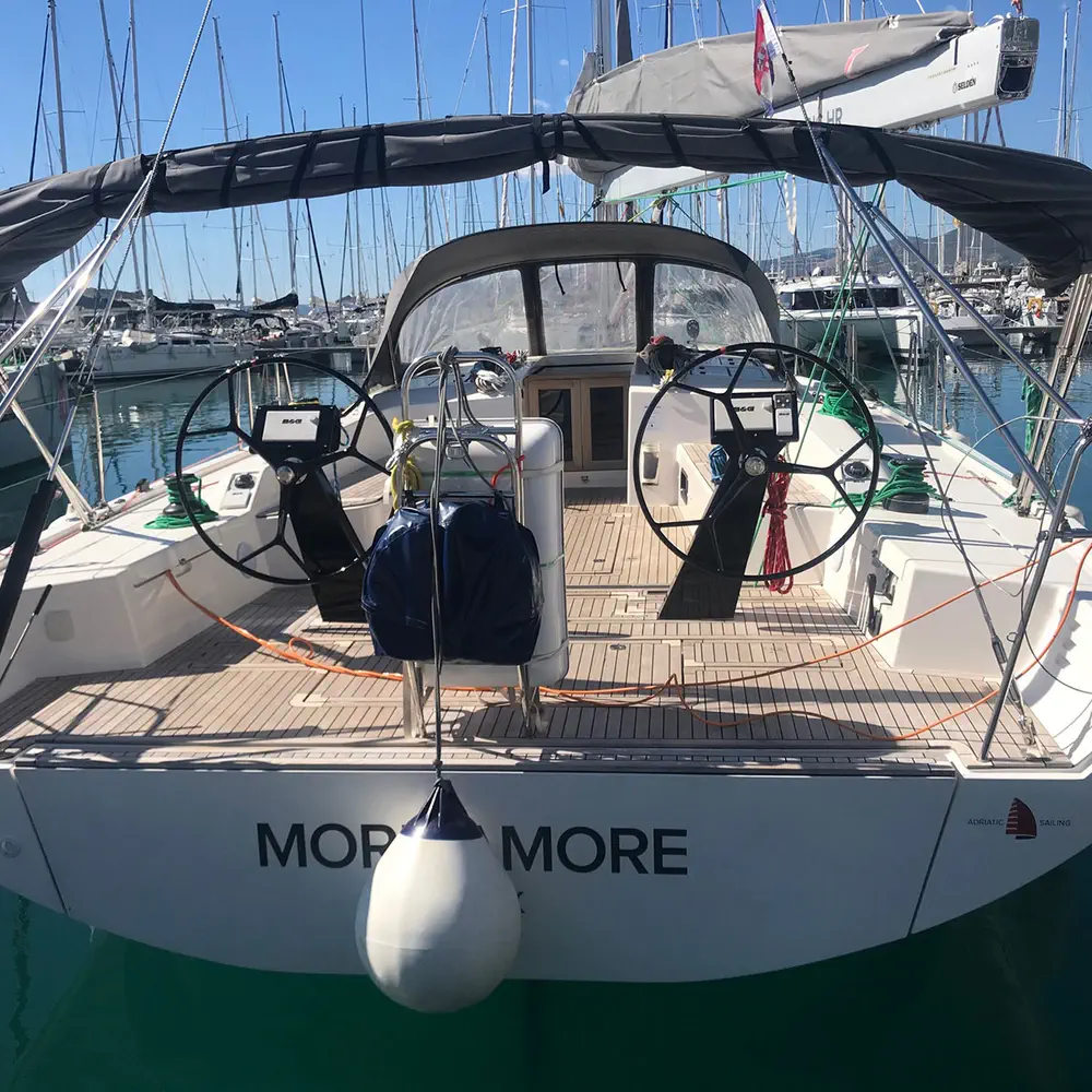 MORE AMORE 4
