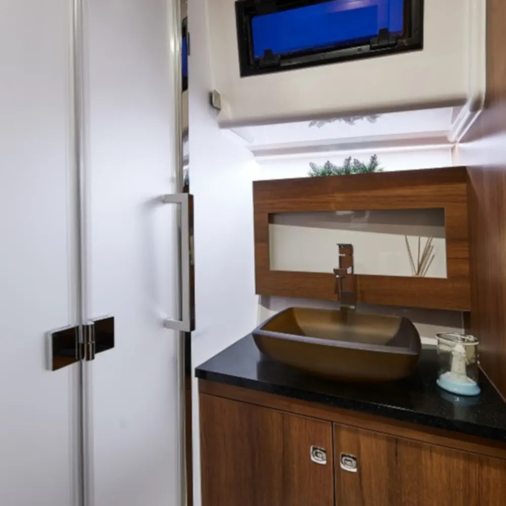 ELEGANCE FLYBRIDGE 1