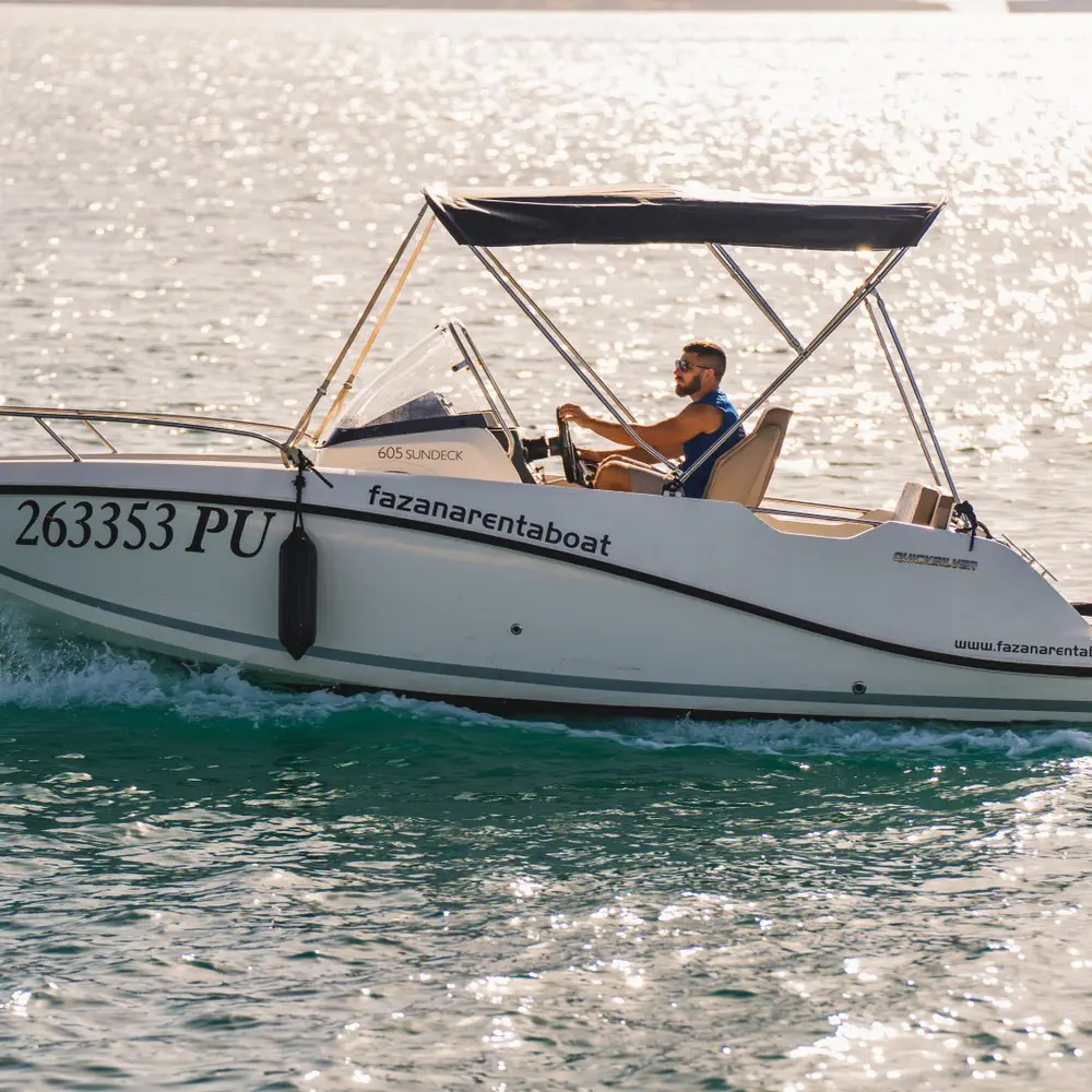 Main image of motor boat, Quicksilver 605 Sundeck Quicksilver