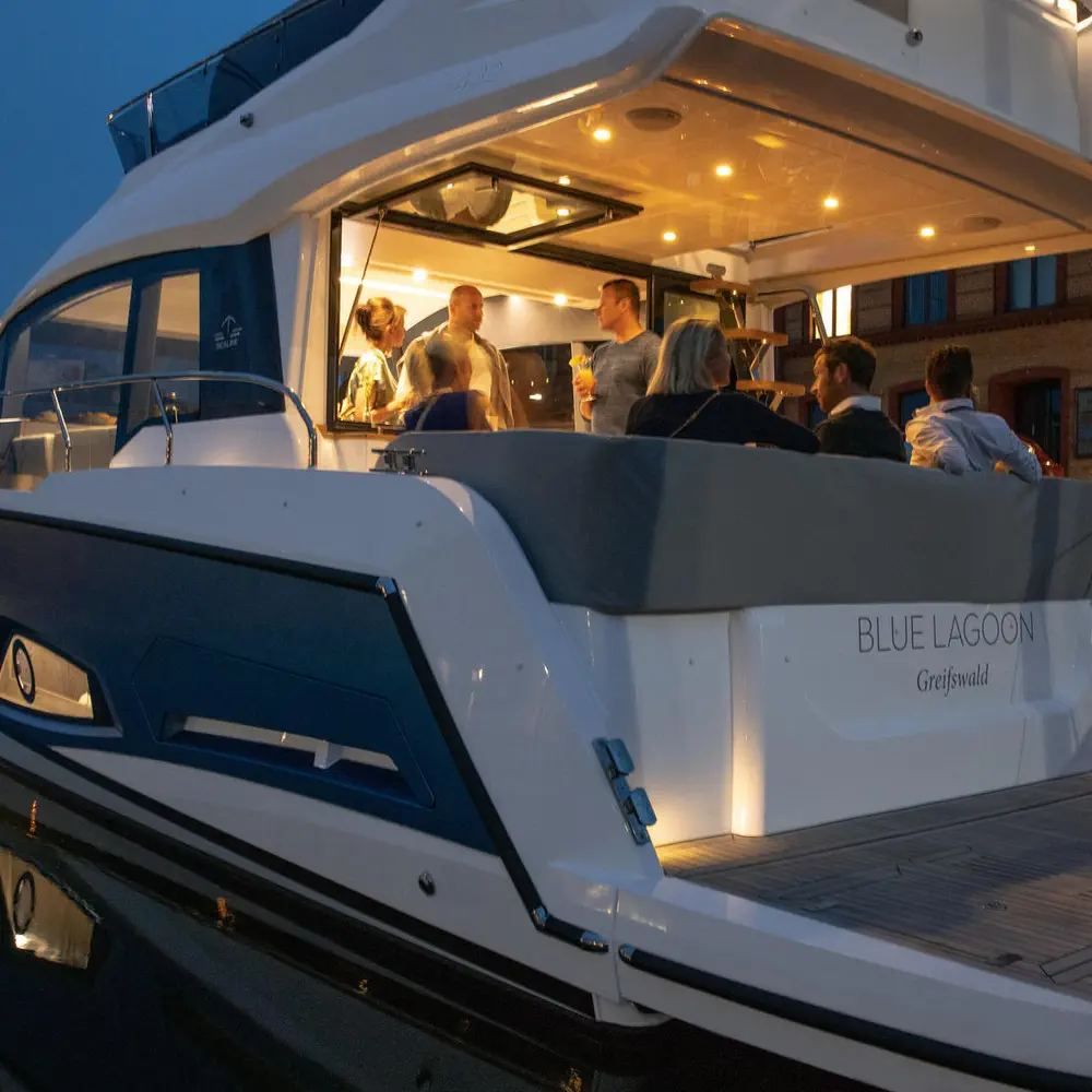BLUE LAGOON 28