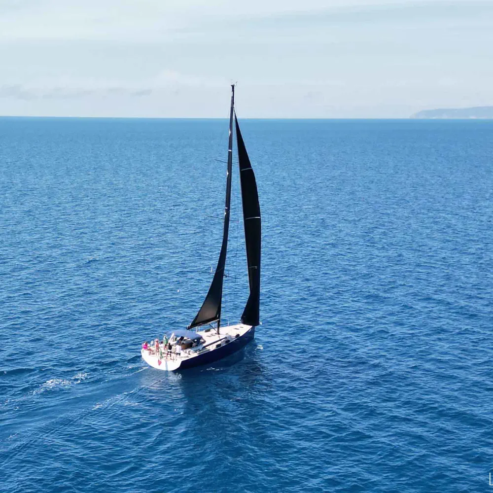 Avalon - Luxury - A/C, Watermaker 4