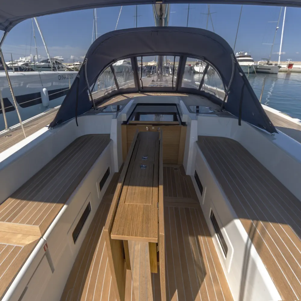 Avalon - Luxury - A/C, Watermaker 13