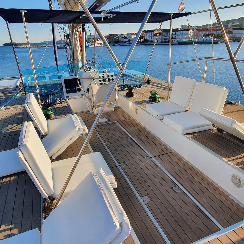 UPWIND 23