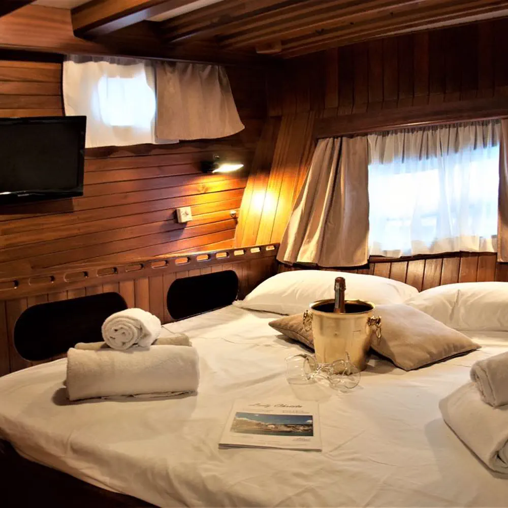 Aeolian Island Cabin 3 5