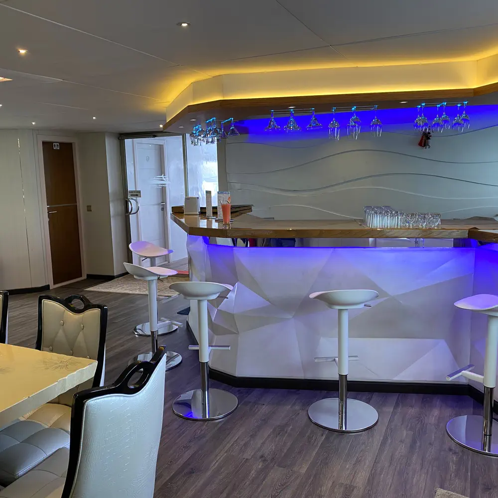 M/Y Honors Legacy 8