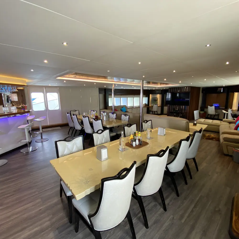 M/Y Honors Legacy 11