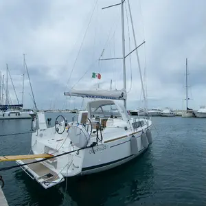 https://dsmkaagprkqin.cloudfront.net/thumbnails/beneteau/oceanis-35-1/sail-boat/1945843340000100191-1746533139990562101-stephanie-300x300.webp