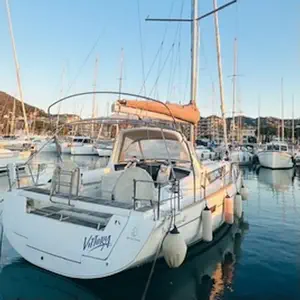 https://dsmkaagprkqin.cloudfront.net/thumbnails/beneteau/sail-boat/oceanis-41/6188656490000106292-1746548335530414045-vittoria-300x300.webp
