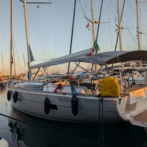 https://dsmkaagprkqin.cloudfront.net/thumbnails/d-d-yachts/sail-boat/d-d-kufner-54-exclusive/6111822760000101042-1746637173851857343-six-on-the-sea-300x300.webp