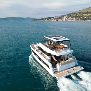 power catamaran, MY5 Arigato