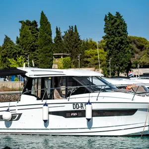 https://dsmkaagprkqin.cloudfront.net/thumbnails/jeanneau/motor-boat/merry-fisher-895/4351606540000105998-1746696488234093971-leonie-300x300.webp