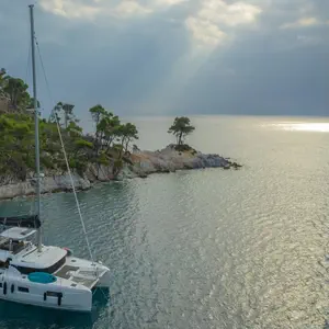 https://dsmkaagprkqin.cloudfront.net/thumbnails/lagoon/catamaran/lagoon-46/4457716870000103447-1746692324910051241-astraeus-300x300.webp