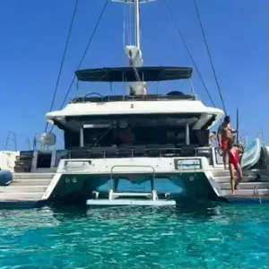 https://dsmkaagprkqin.cloudfront.net/thumbnails/lagoon/catamaran/lagoon-620/4371114560000104651-1746690358090701075-zs-300x300.webp