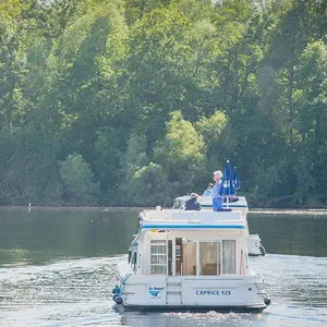 https://dsmkaagprkqin.cloudfront.net/thumbnails/le-boat/motor-boat/caprice/6463272570000102746-1746631219310631602-caprice-comfort-53-300x300.webp