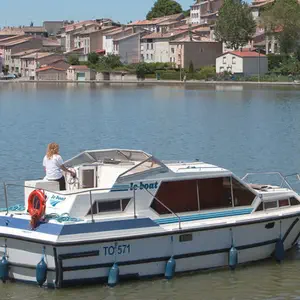https://dsmkaagprkqin.cloudfront.net/thumbnails/le-boat/motor-boat/lake-star/6463206040000102746-1746690480273087067-lake-star-budget-5-300x300.webp