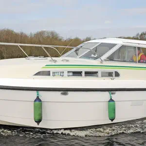 https://dsmkaagprkqin.cloudfront.net/thumbnails/le-boat/town-star/motor-boat/6463204990000102746-1746530502456819815-town-star-budget-2-300x300.webp